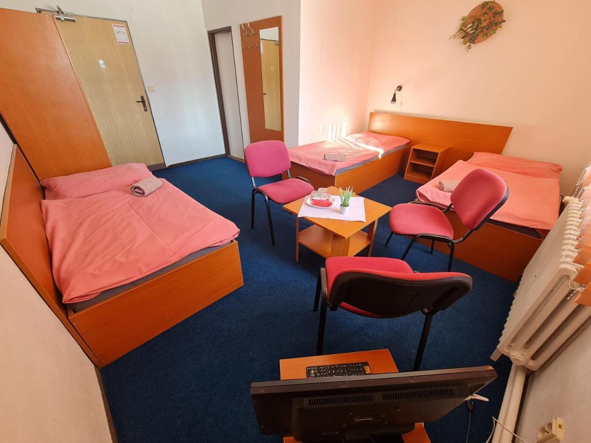 Penzion Olympia Banska Bystrica Bagian luar foto