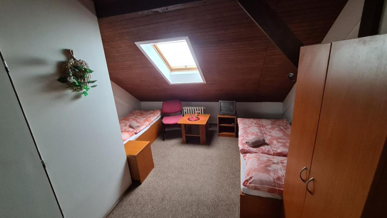 Penzion Olympia Banska Bystrica Bagian luar foto