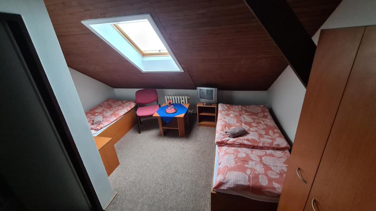Penzion Olympia Banska Bystrica Bagian luar foto